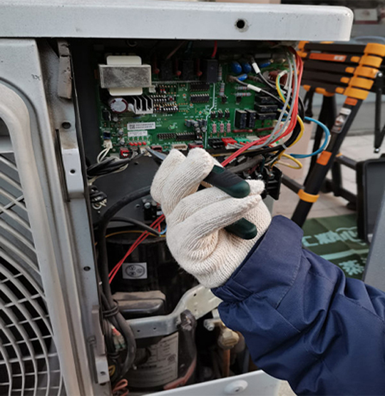  老边维修空调不制热